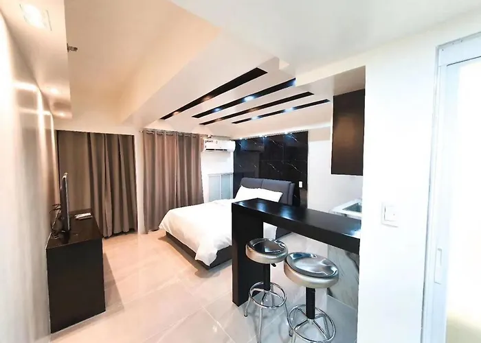 Apartamento Burgundy Mckinley Place Service Manila