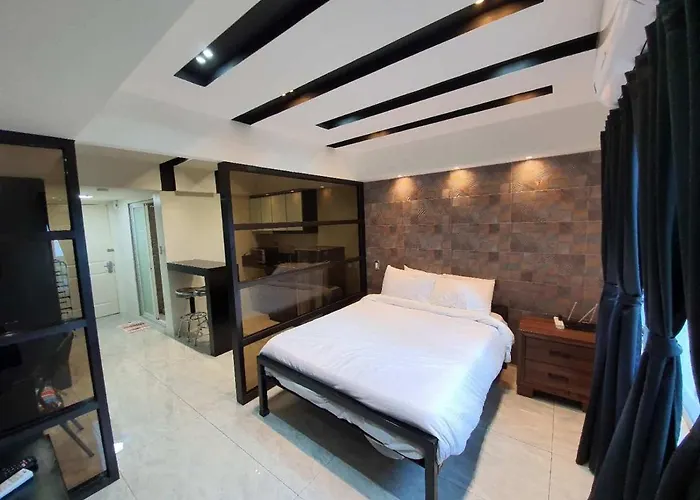 Burgundy Mckinley Place Service Apartamento Manila