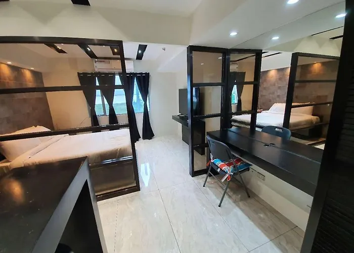 Burgundy Mckinley Place Service Apartamento Manila