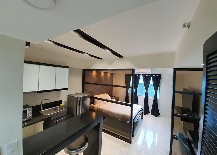 Burgundy Mckinley Place Service Apartamento