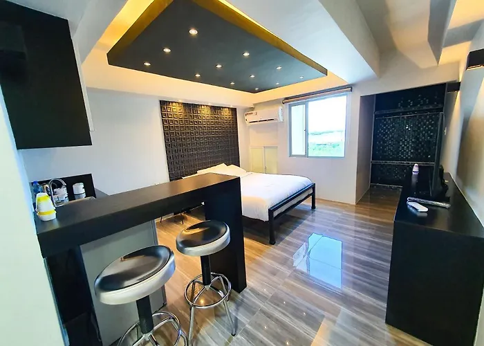 Burgundy Mckinley Place Service Apartamento