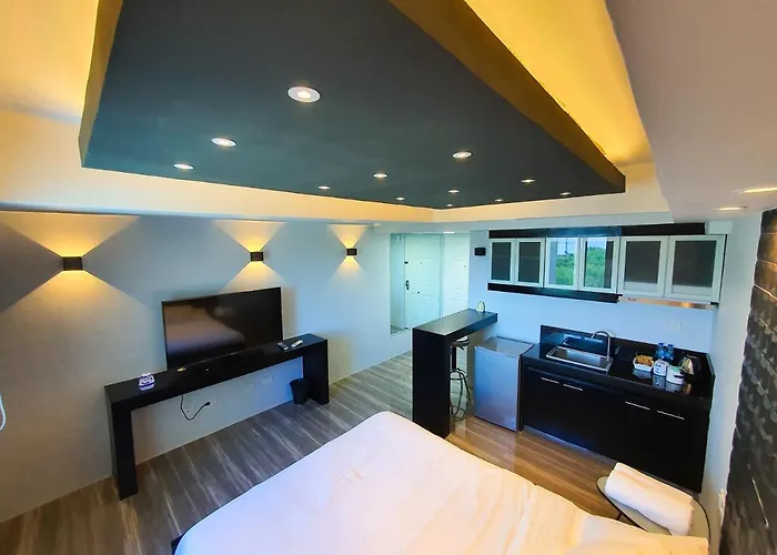 Burgundy Mckinley Place Service Apartamento