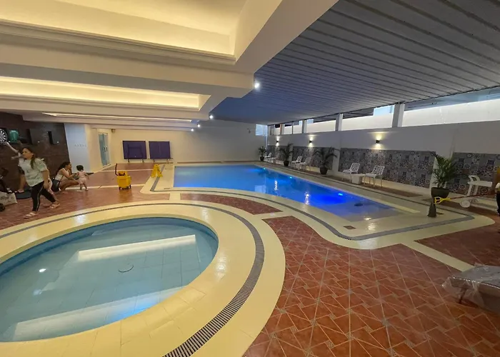 Burgundy Mckinley Place Service Apartamento Manila