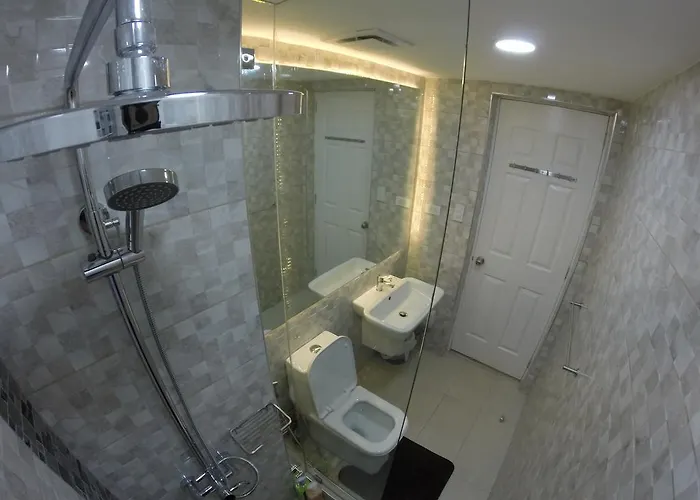 Burgundy Mckinley Place Service Apartamento *
