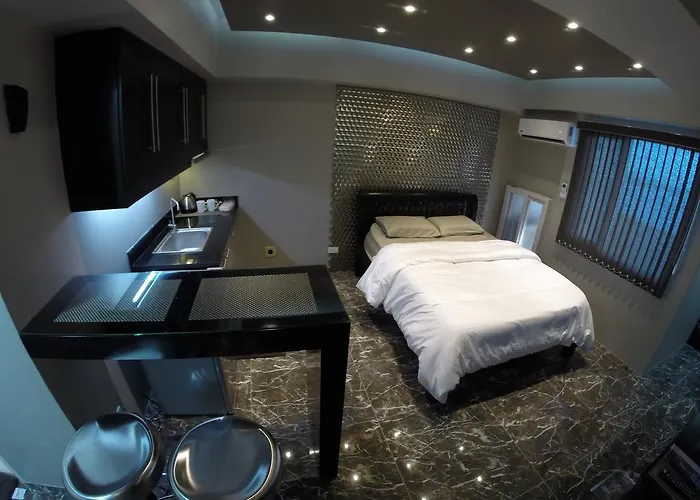 Burgundy Mckinley Place Service Apartamento