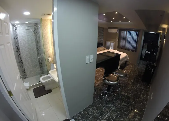 Burgundy Mckinley Place Service Apartamento *