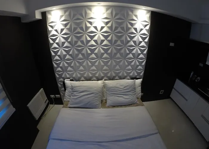 Apartamento Burgundy Mckinley Place Service Manila