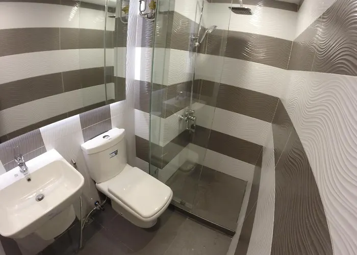 Burgundy Mckinley Place Service Apartamento *