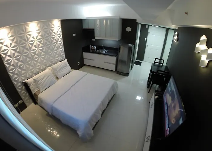 Burgundy Mckinley Place Service Apartamento