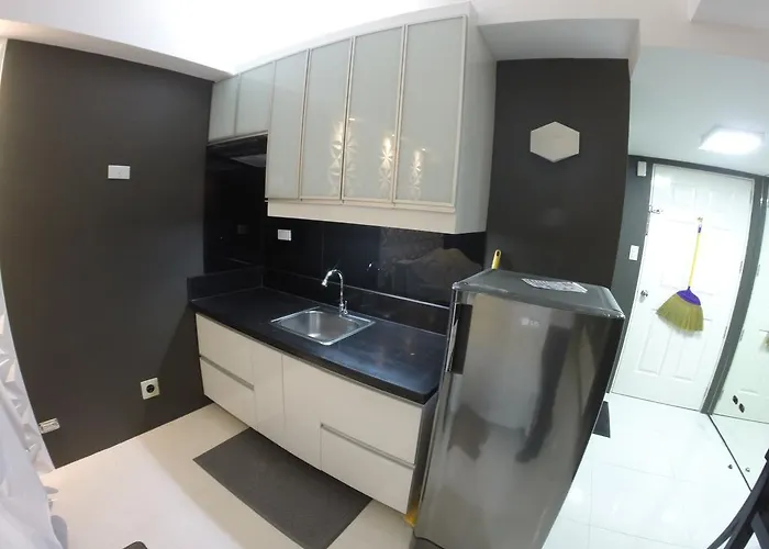 Burgundy Mckinley Place Service Apartamento Manila