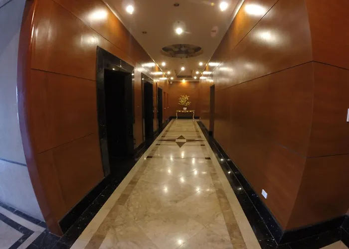 Burgundy Mckinley Place Service Apartamento *
